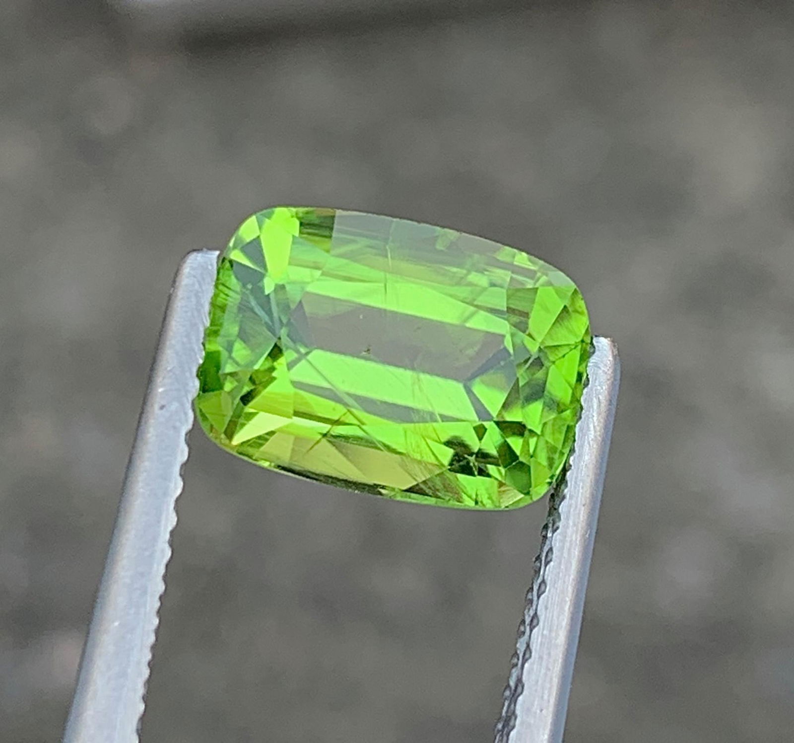 Cushion Cut Peridot Gemstone: Natural August Birthstone, Pakistan (3.36 carats) - 12