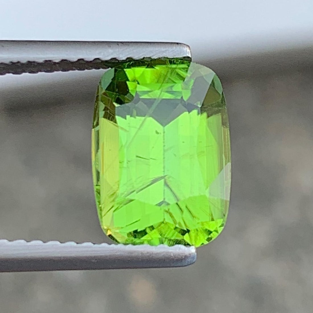 Cushion Cut Peridot Gemstone: Natural August Birthstone, Pakistan (3.36 carats): Title: Cushion Cut Peridot Gemstone: Natural August Birthstone, Pakistan (3.36 carats)Description: Supplies for making crafts Materials: Gemstone: Peridot Natural