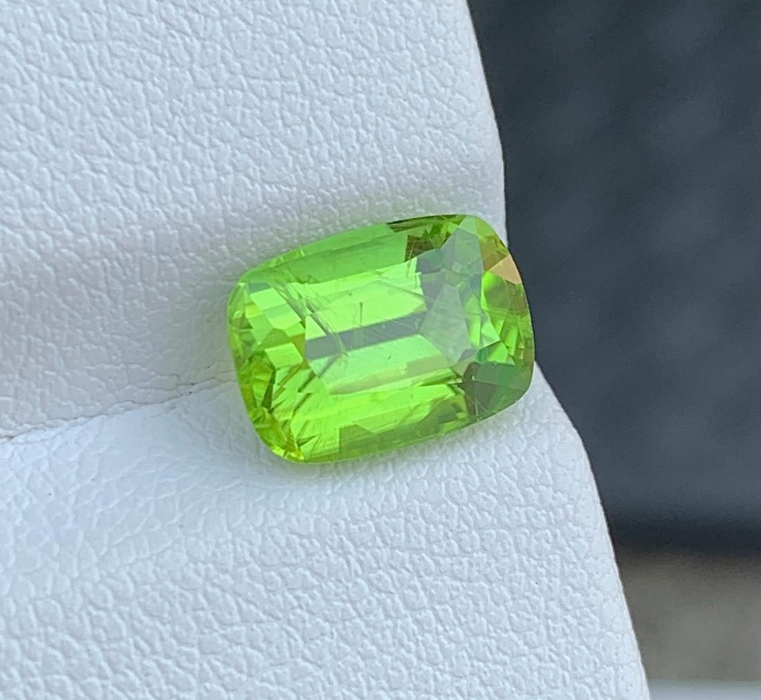 Cushion Cut Peridot Gemstone: Natural August Birthstone, Pakistan (3.36 carats) - 3