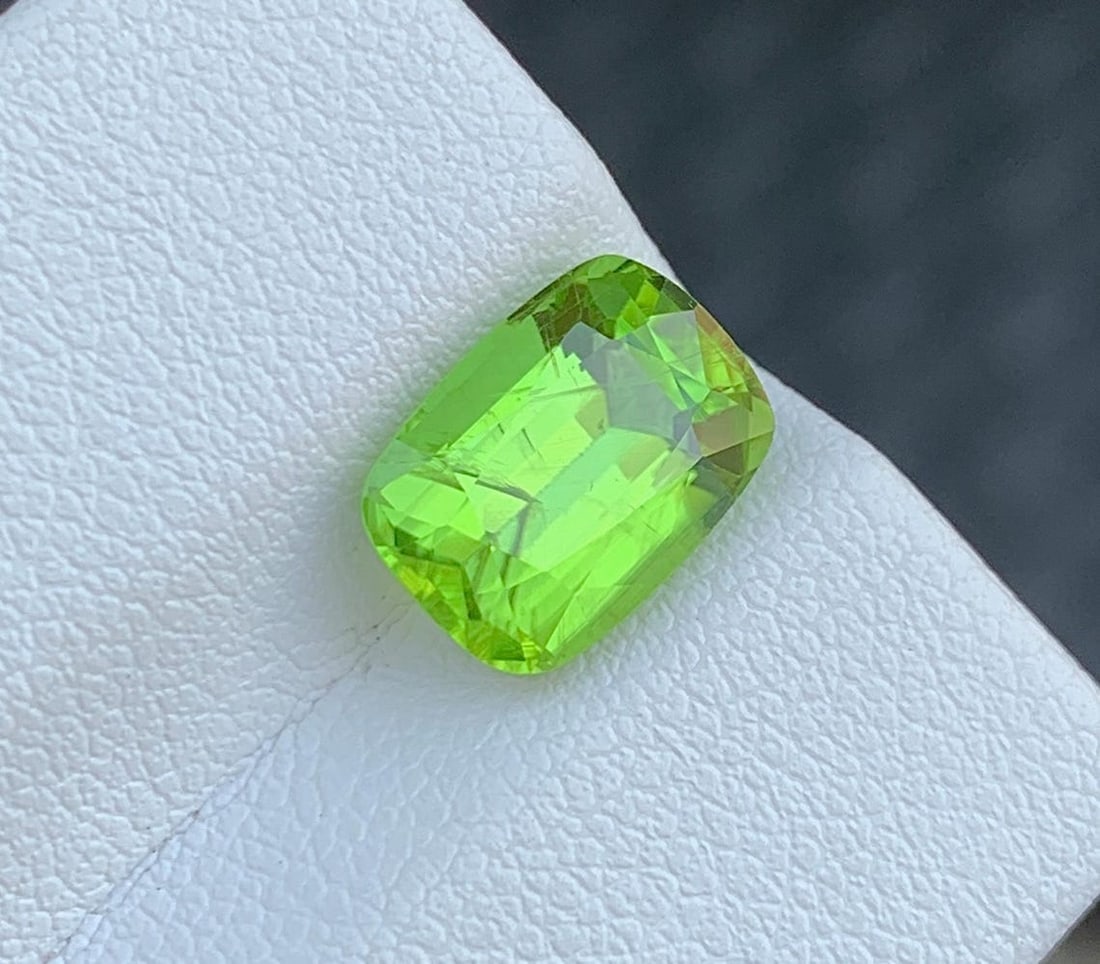 Cushion Cut Peridot Gemstone: Natural August Birthstone, Pakistan (3.36 carats) - 5