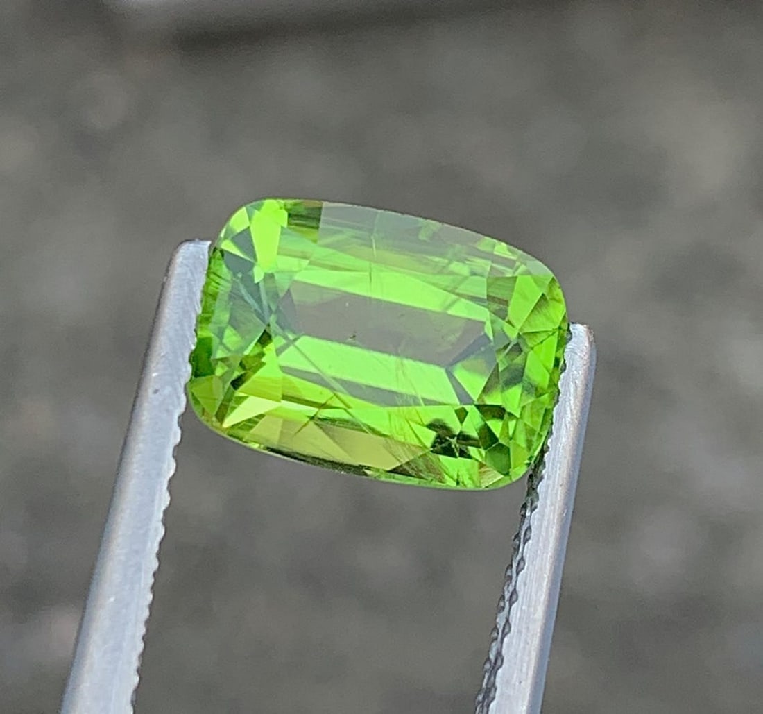 Cushion Cut Peridot Gemstone: Natural August Birthstone, Pakistan (3.36 carats) - 6