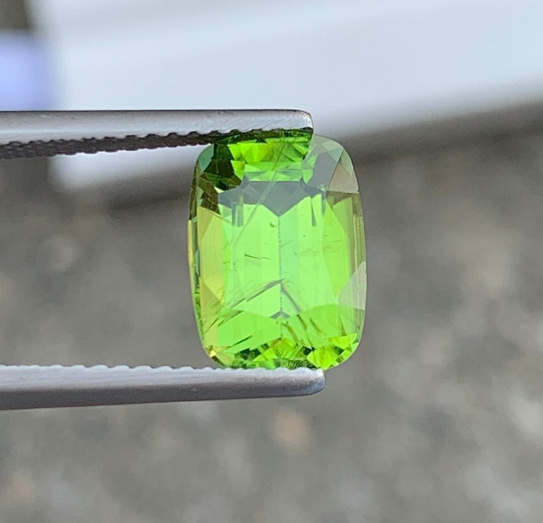 Cushion Cut Peridot Gemstone: Natural August Birthstone, Pakistan (3.36 carats) - 7