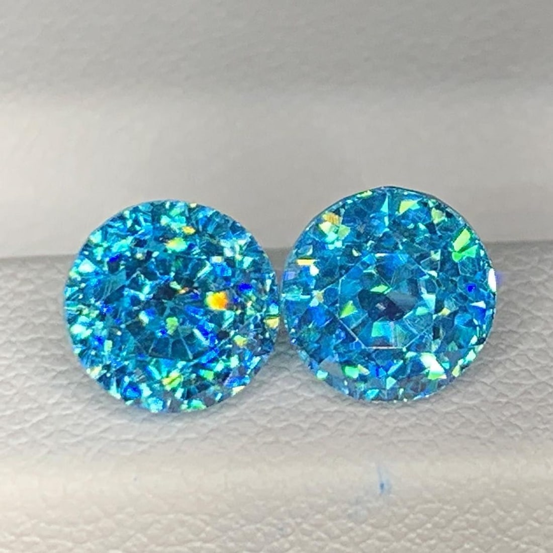 Cambodian Blue Zircon Pair Gemstone : Round Cut - 2