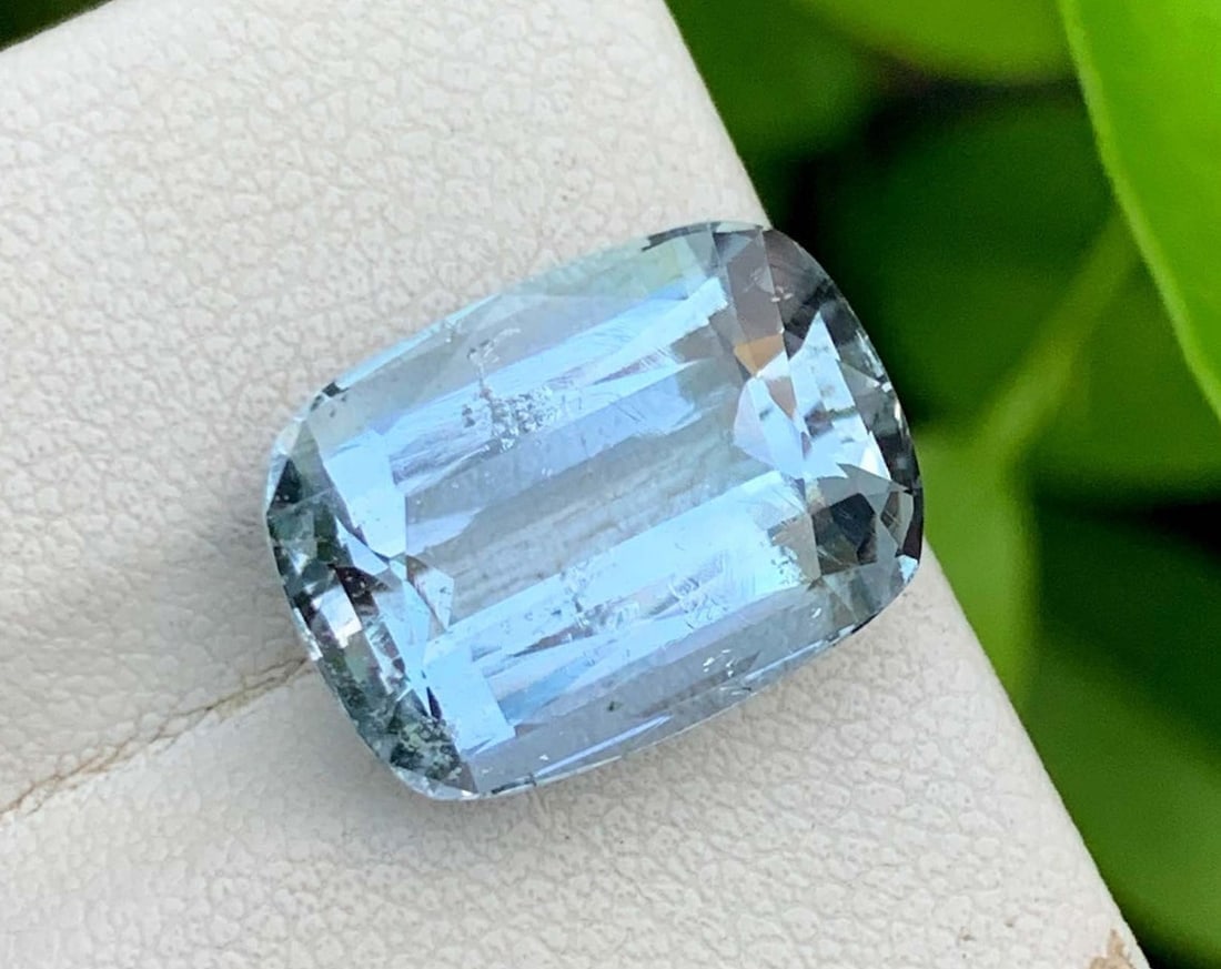 Natural Aquamarine Gemstone, Sky Color Aquamarine Beryl, March Birthstone - 8.50 Carats 14*10.5*7 mm: Title: Natural Aquamarine Gemstone, Sky Color Aquamarine Beryl, March Birthstone - 8.50 Carats 14*10.5*7 mm Description: Supplies for making crafts Materials: Gemstone: Aquamarine Carat wei