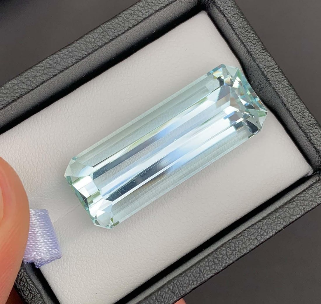 Natural Aquamarine Gemstone: 35.73 Carat Emerald Cut, Pakistan Origin - 7
