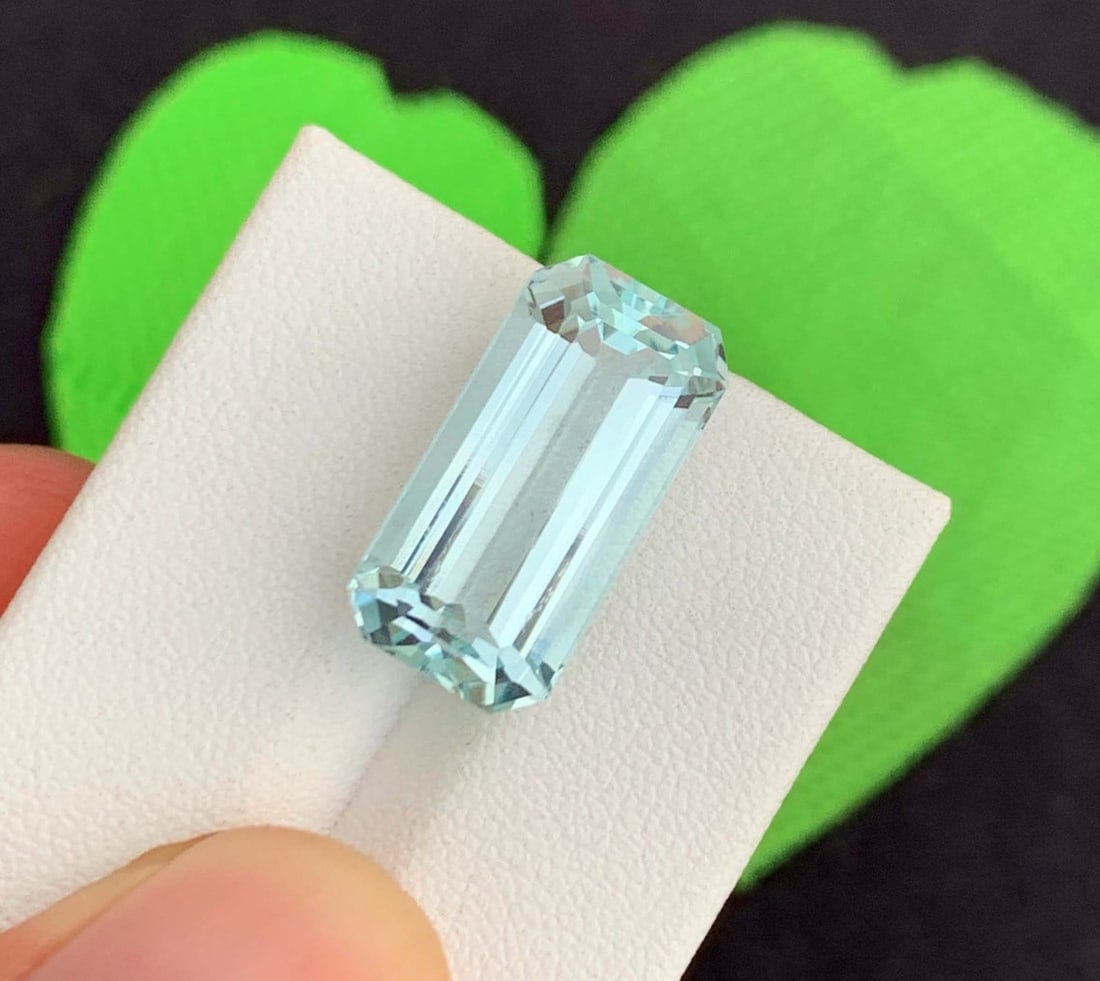Natural Aquamarine Gemstone: 11.75 Carat Emerald Cut, Pakistan Origin - 2
