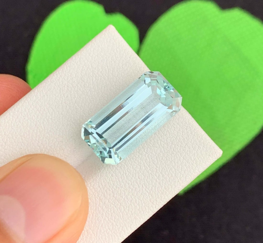 Natural Aquamarine Gemstone: 11.75 Carat Emerald Cut, Pakistan Origin - 3