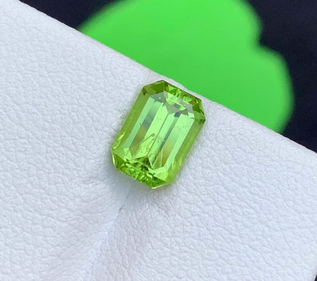 Emerald Cut Peridot Gemstone: Natural August Birthstone (1.47 Carats) - 4