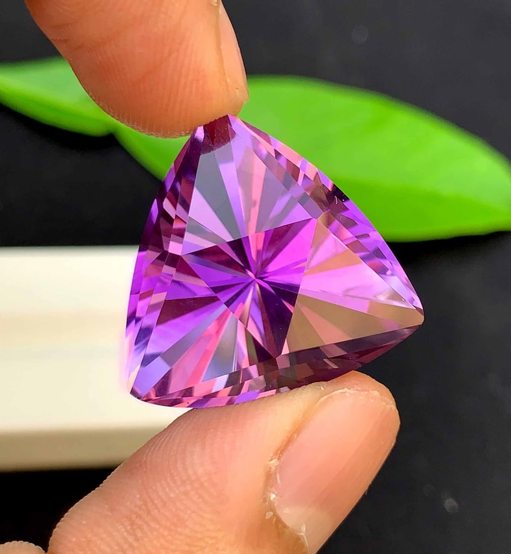 Blader Trillion Cut Amethyst Gemstone: 37.05 Carats, February Birthstone - 3