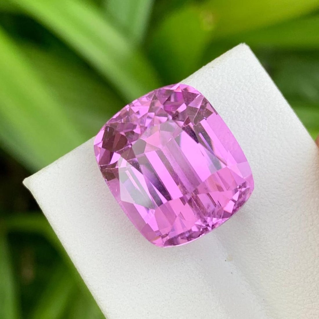 30 Carat Fuchsia Pink Kunzite Gemstone: Cushion Cut Loose Stone: Title: 30 Carat Fuchsia Pink Kunzite Gemstone: Cushion Cut Loose StoneDescription: Supplies for making crafts Materials: Gemstone: Kunzite Carat weight: 16.65 This resplendent gem showcases a