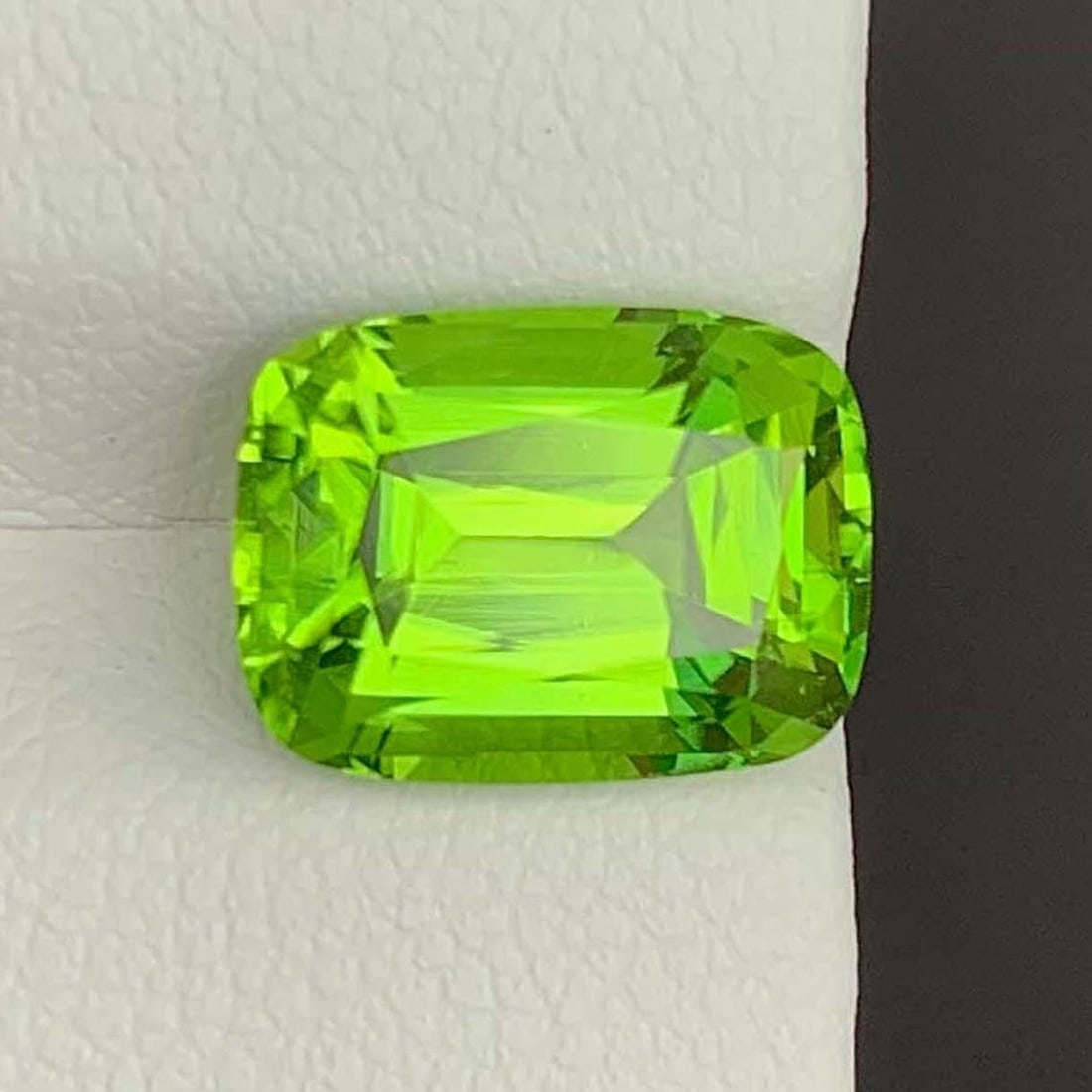 Cushion Cut Peridot Gemstone: Natural August Birthstone, Pakistan (4.68 carats): Title: Cushion Cut Peridot Gemstone: Natural August Birthstone, Pakistan (4.68 carats) Description: Supplies for making crafts Materials: Gemstone: Peridot Natural Peri