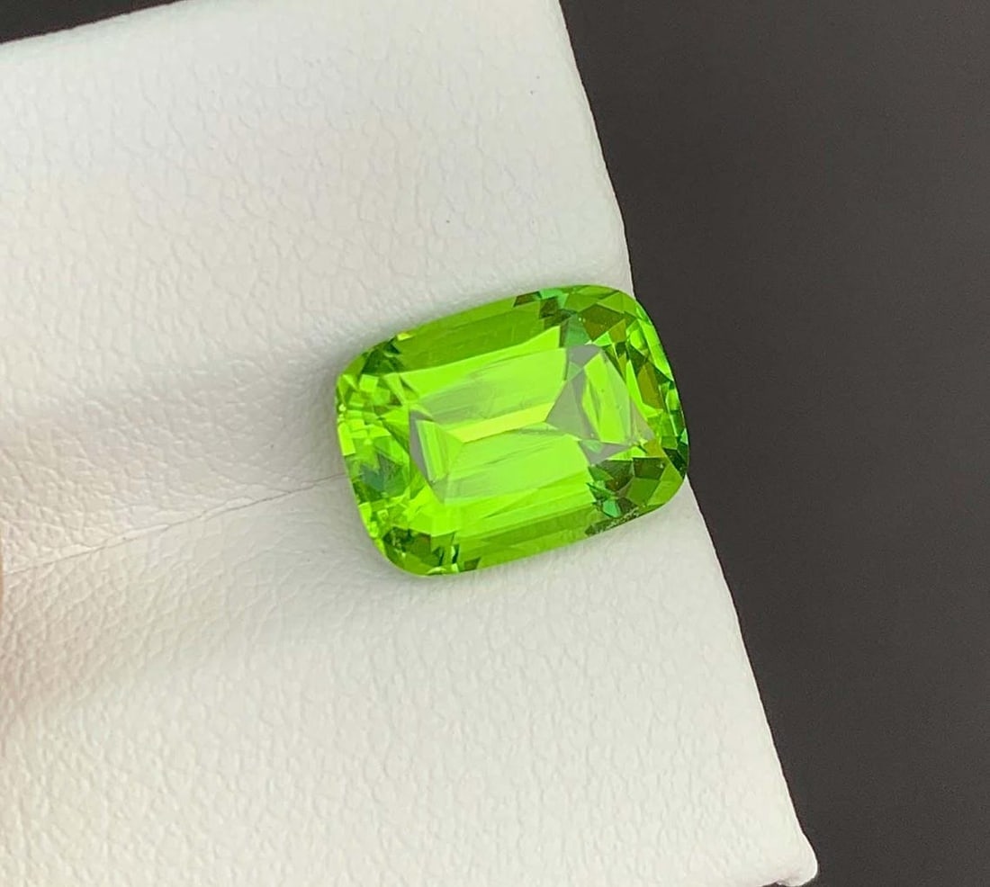 Cushion Cut Peridot Gemstone: Natural August Birthstone, Pakistan (4.68 carats) - 4