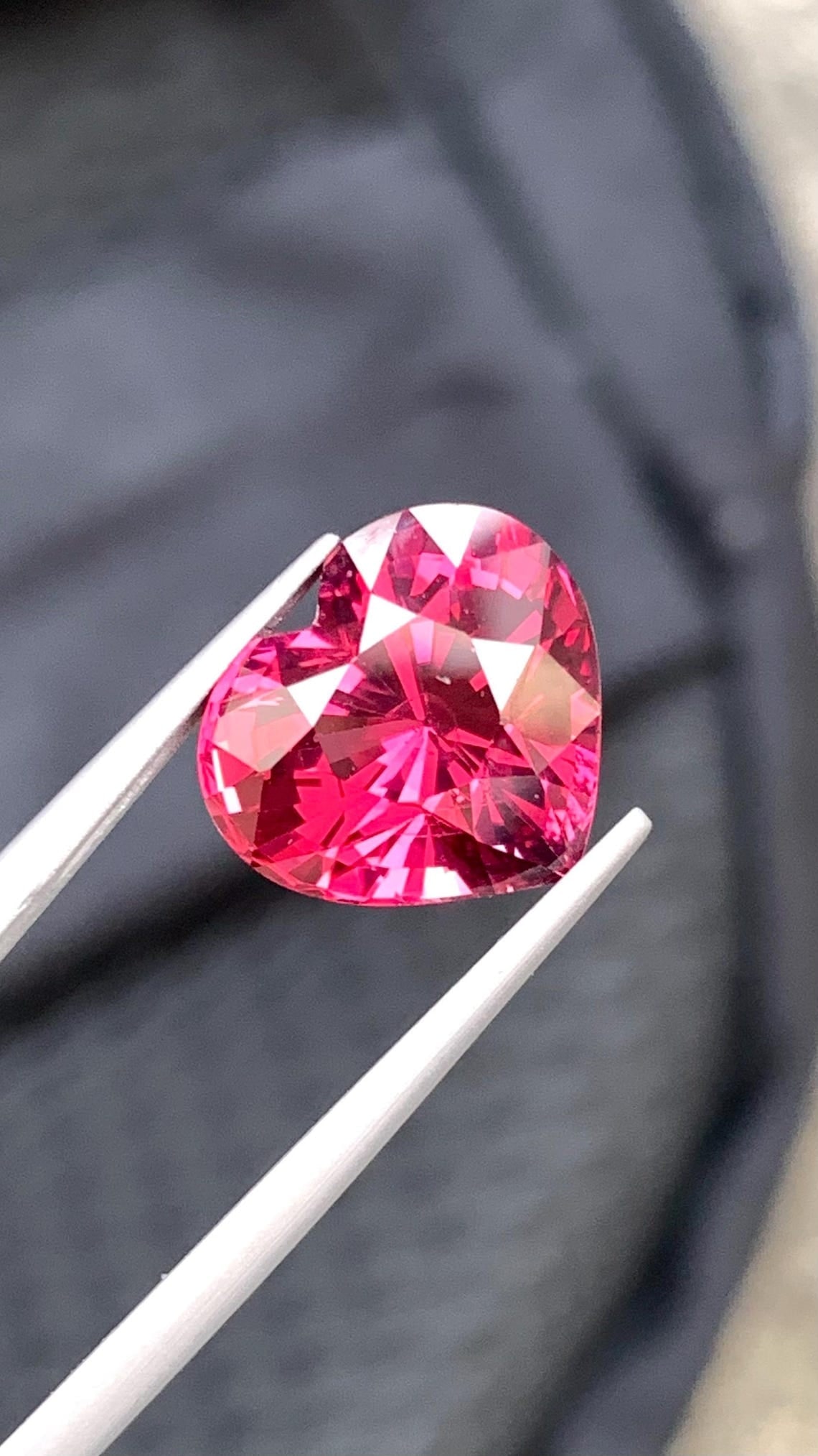 Tanzania Pinkish Red Garnet Gemstone: Heart Cut, 7.3 Carat: Title: Tanzania Pinkish Red Garnet Gemstone: Heart Cut, 7.3 Carat Description: " Supplies for making crafts Materials: Gemstone: Garnet Carat weight: 5.8 • Weight : 7.3 carat • Dimension :