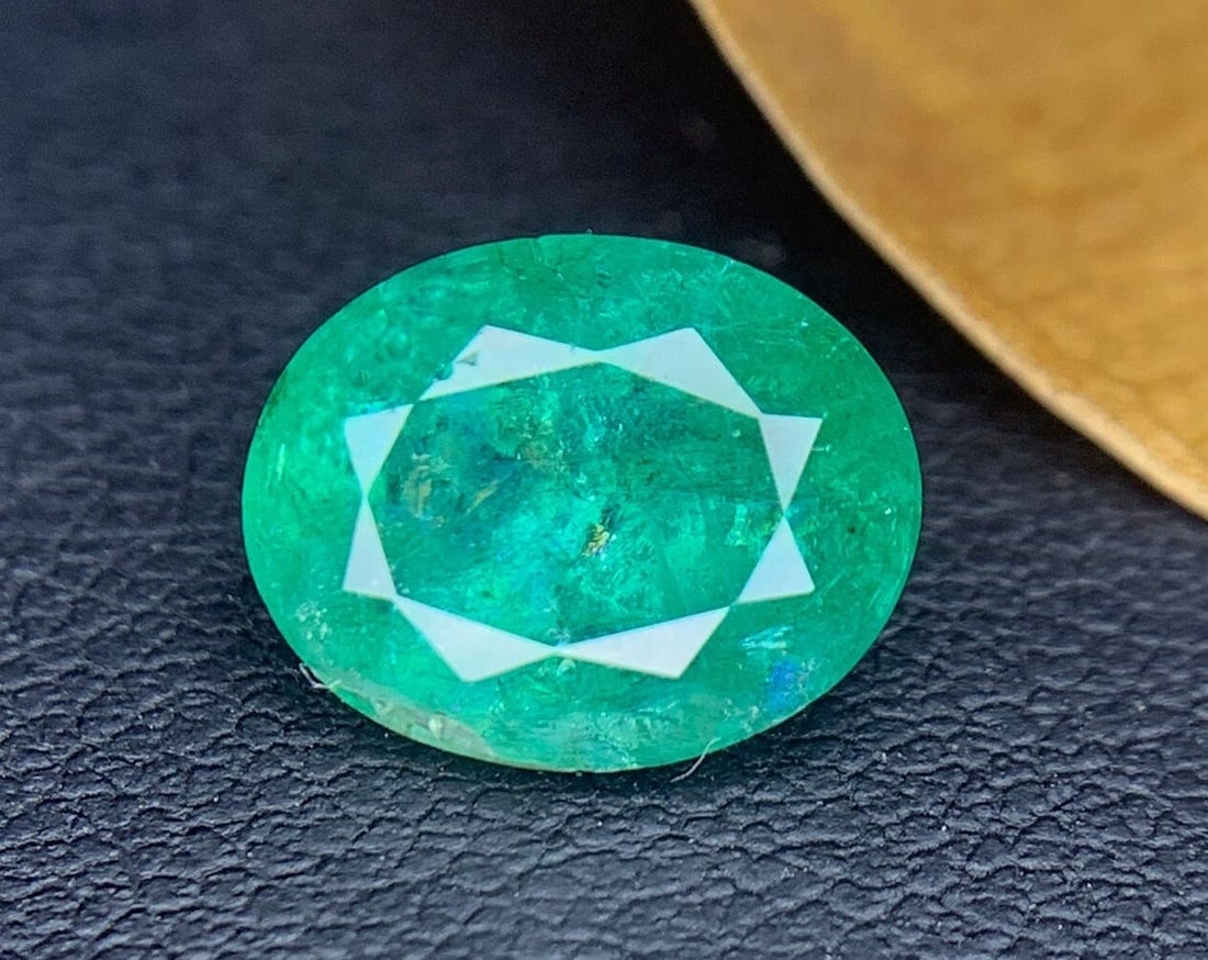 Natural Zambian Emerald Gemstone: Faceted Oval Cut Stone, 2.60 CT: Title: Natural Zambian Emerald Gemstone: Faceted Oval Cut Stone, 2.60 CT Description: Supplies for making crafts Materials: Gemstone: Emerald Carat weight: 2.60 Emerald Details: • Weight : 2.60c