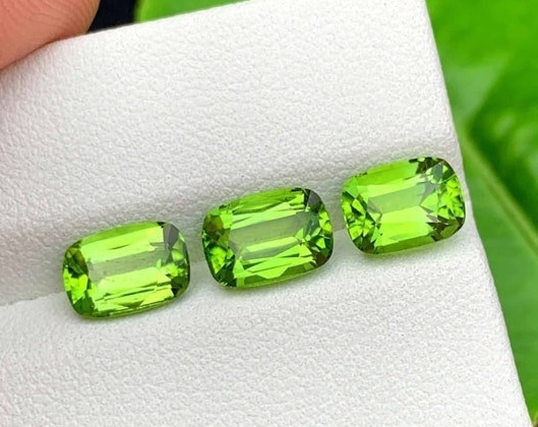 Natural Peridot Gemstone Lot: Green Cushion Cut, August Birthstone, Pakistan Origin: Title: Natural Peridot Gemstone Lot: Green Cushion Cut, August Birthstone, Pakistan Origin Description: Supplies for making crafts Materials: Gemstone: Peridot Carat weight: 5.35 <