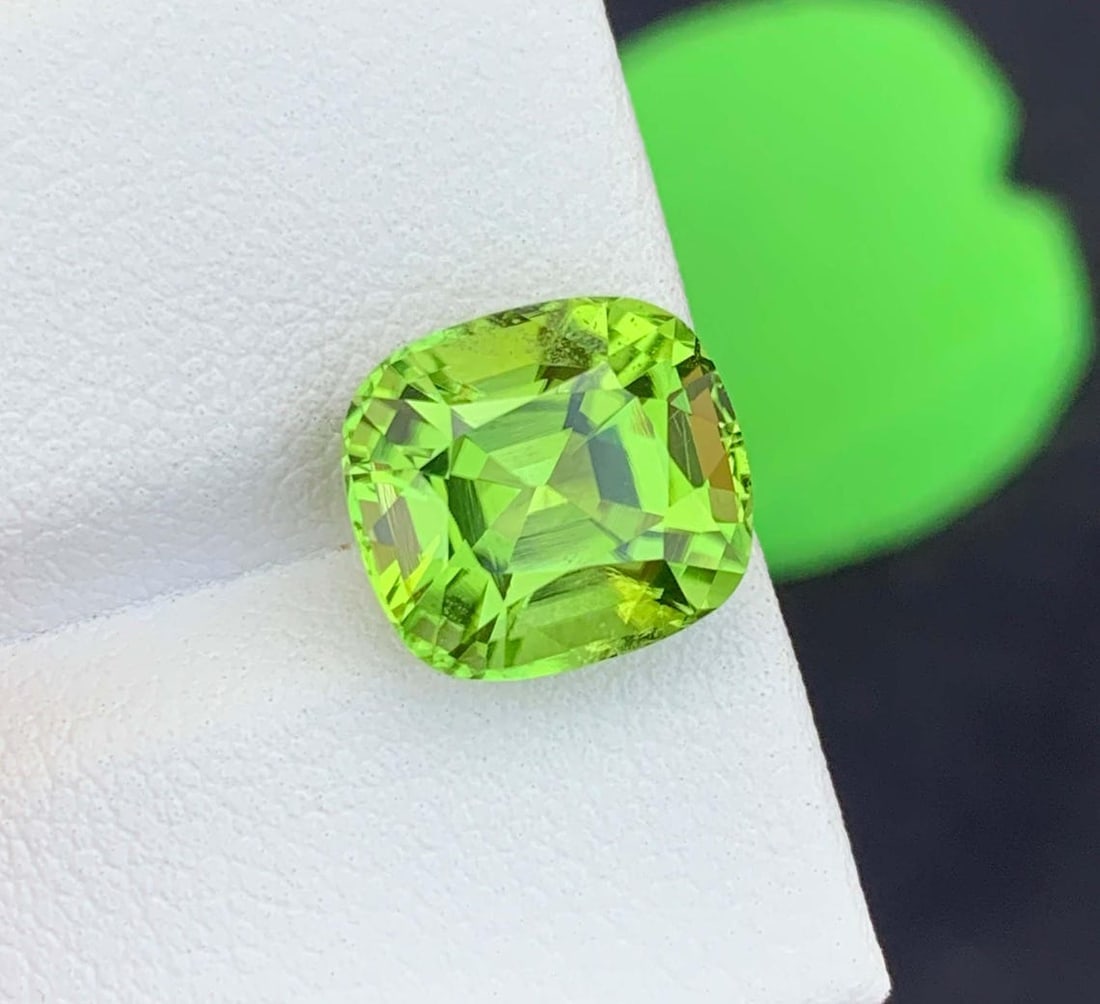 Natural Peridot Gemstone: Cushion Cut Loose Stone, August Birthstone (5.38 carats) - 4
