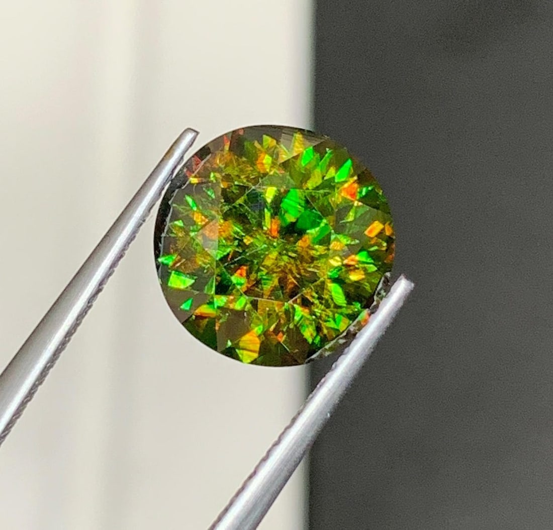 Natural Chrome Sphene Titanite Gemstone: 4.80 Carat Round Cut June Birthstone - 3