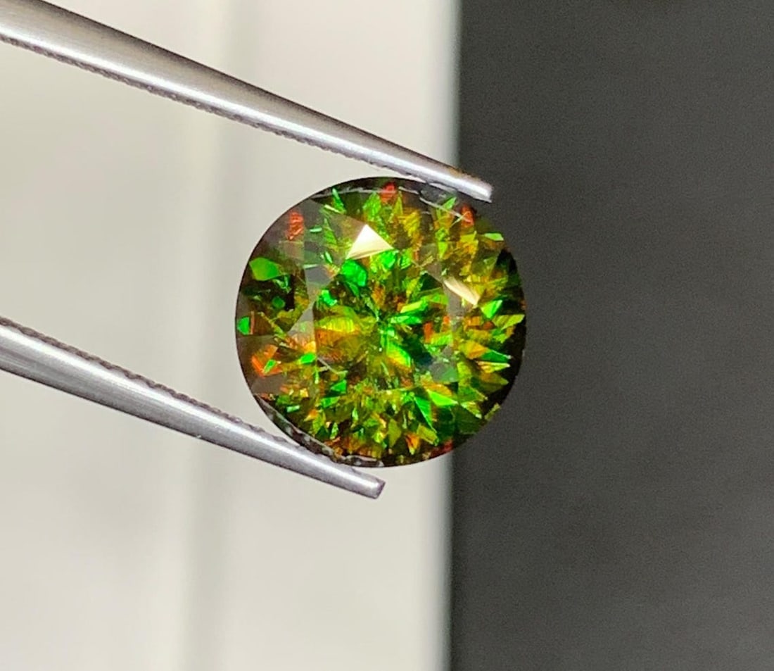 Natural Chrome Sphene Titanite Gemstone: 4.80 Carat Round Cut June Birthstone - 5