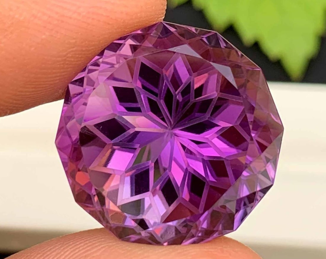 Flower Cut Amethyst Gemstone: 40.95 Carats, February Birthstone: Title: Flower Cut Amethyst Gemstone: 40.95 Carats, February Birthstone Description: Supplies for making crafts Materials: Gemstone: Amethyst Carat weight: 40.95