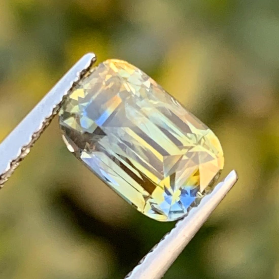 2.35 Carat Bi-Color Sapphire – Yellow & Blue Cushion Cut Gemstone (1 of 7)