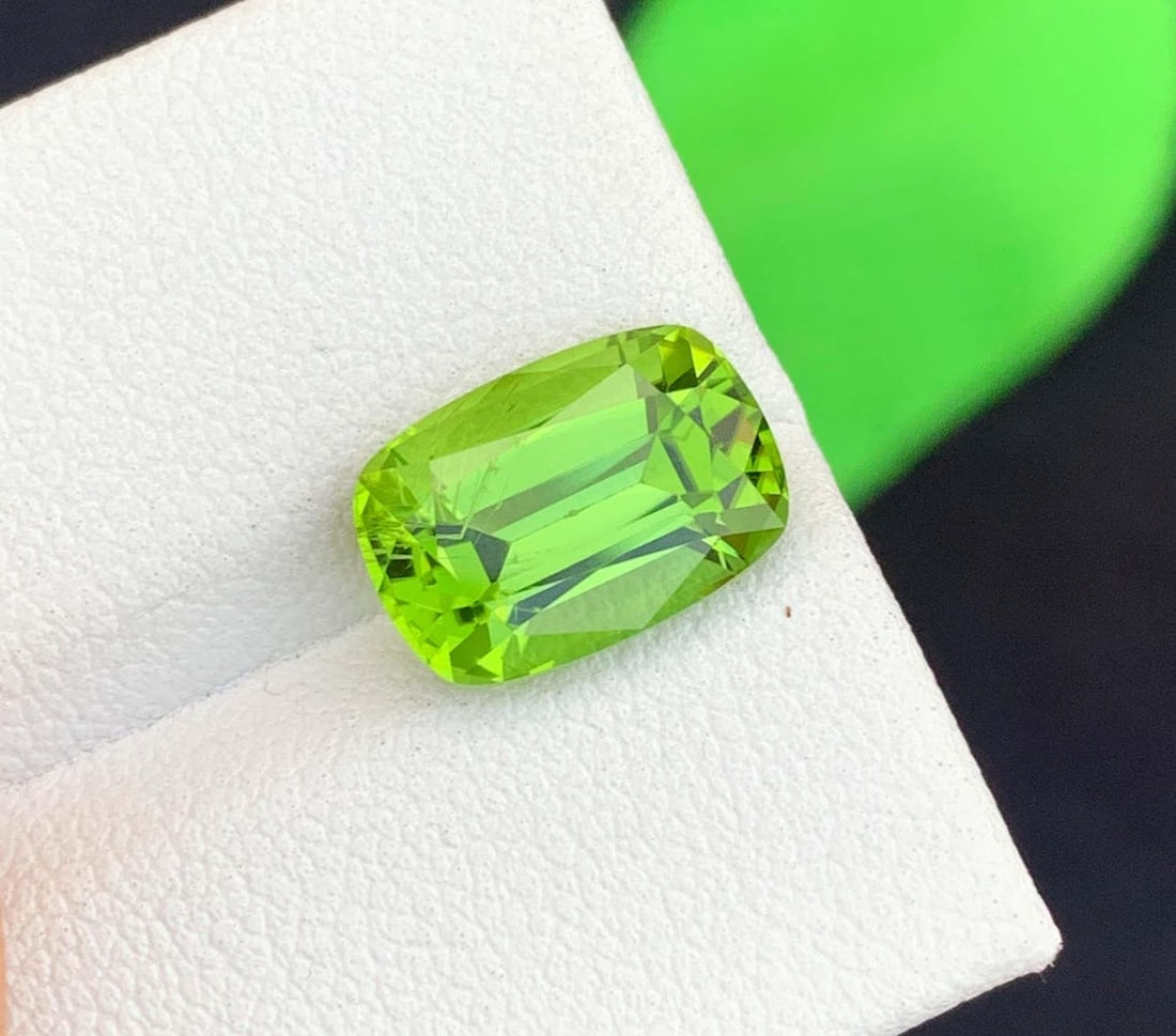 Cushion Cut Peridot Gemstone: Natural August Birthstone, Pakistan Origin (3.94 carats) - 4