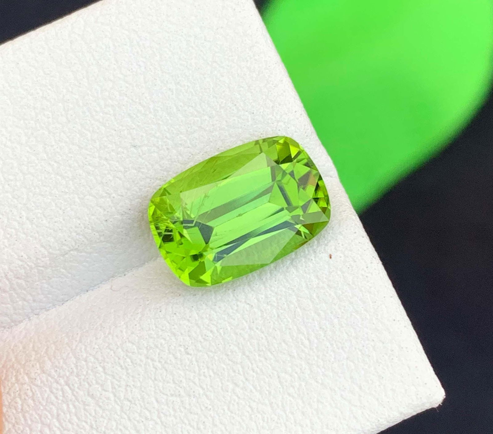 Cushion Cut Peridot Gemstone: Natural August Birthstone, Pakistan Origin (3.94 carats) - 8
