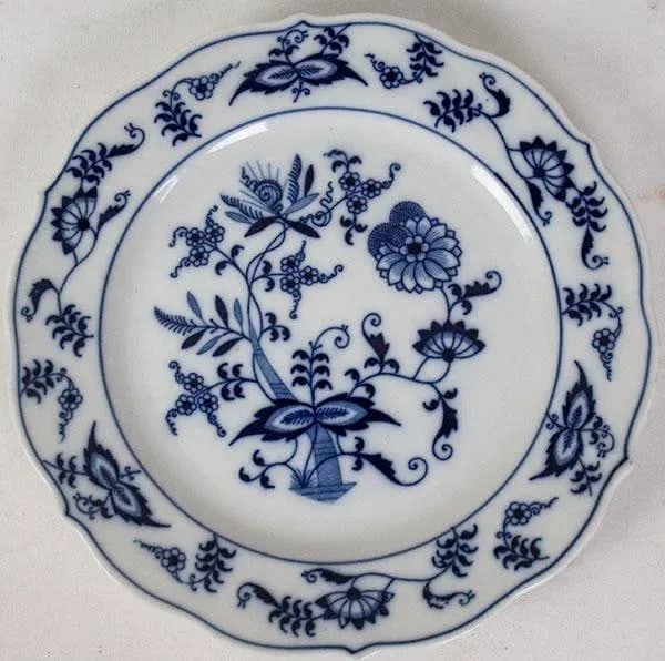 1970s Blue Danube Blue Onion China Service for 8 Plus Serving Pieces - 2