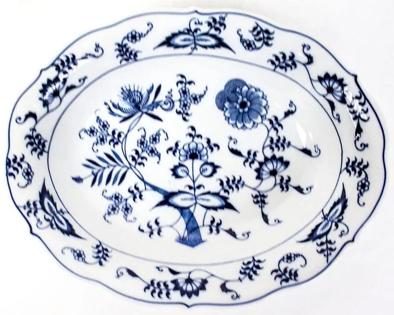 1970s Blue Danube Blue Onion China Service for 8 Plus Serving Pieces - 3