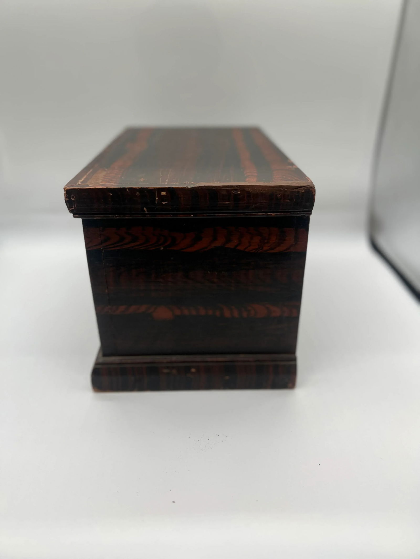 Spectacular American Grain Painted Strong Box, New England Circa 1800 - 3