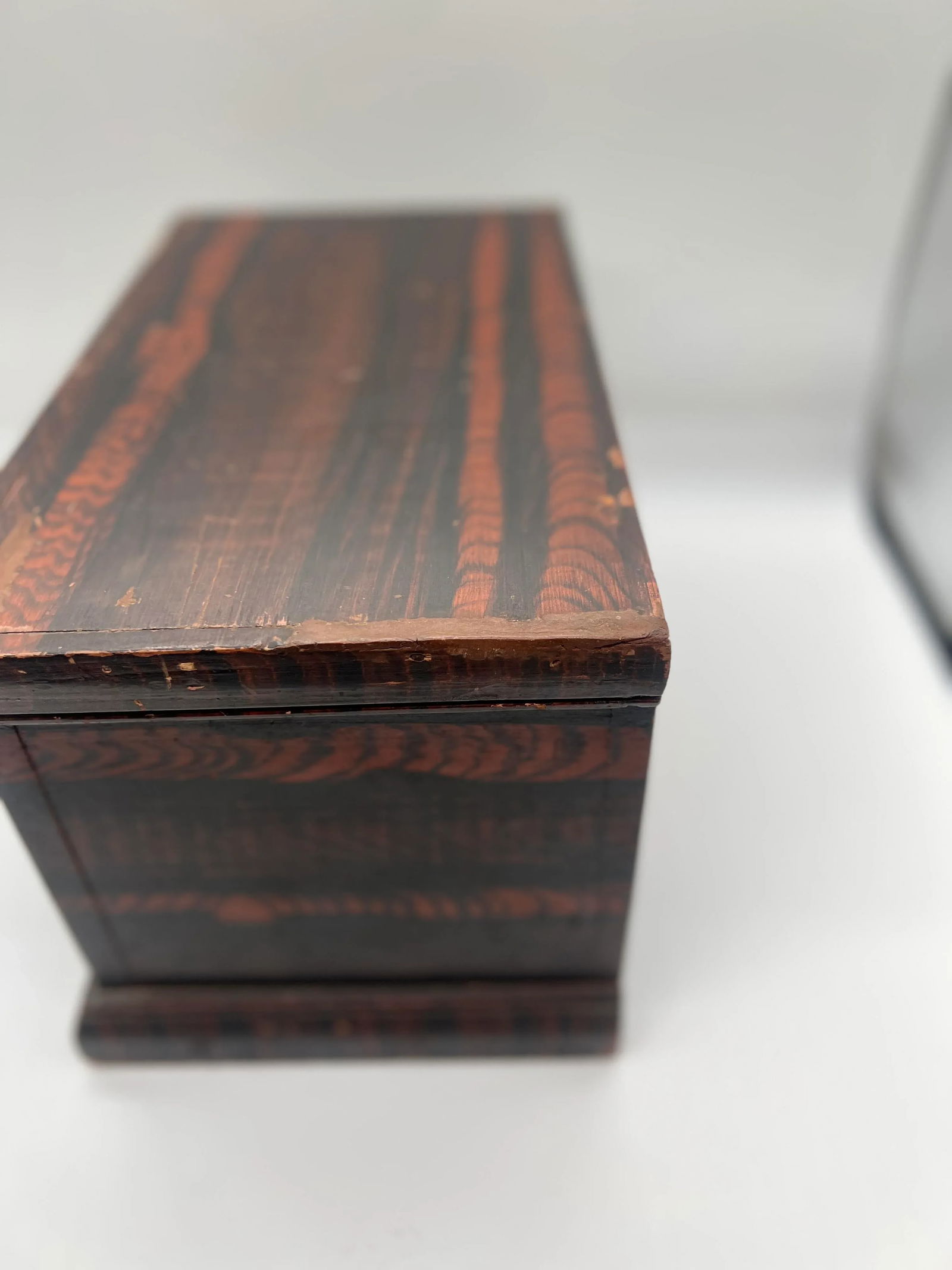 Spectacular American Grain Painted Strong Box, New England Circa 1800 - 7