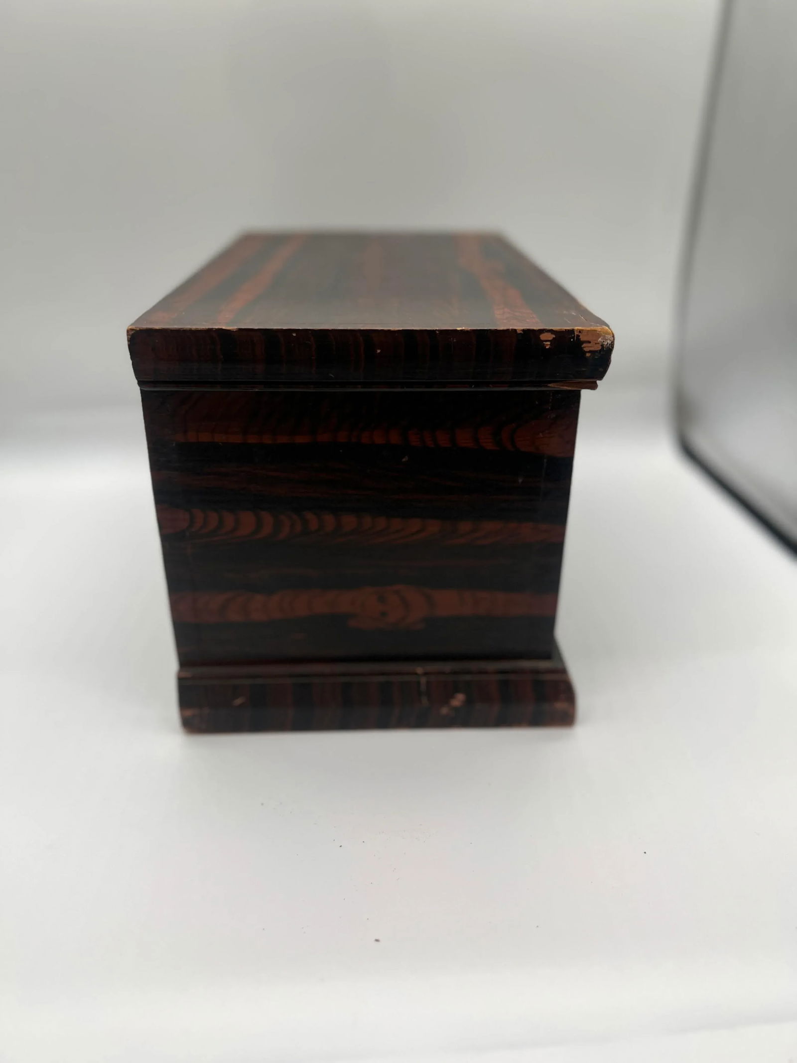 Spectacular American Grain Painted Strong Box, New England Circa 1800 - 9