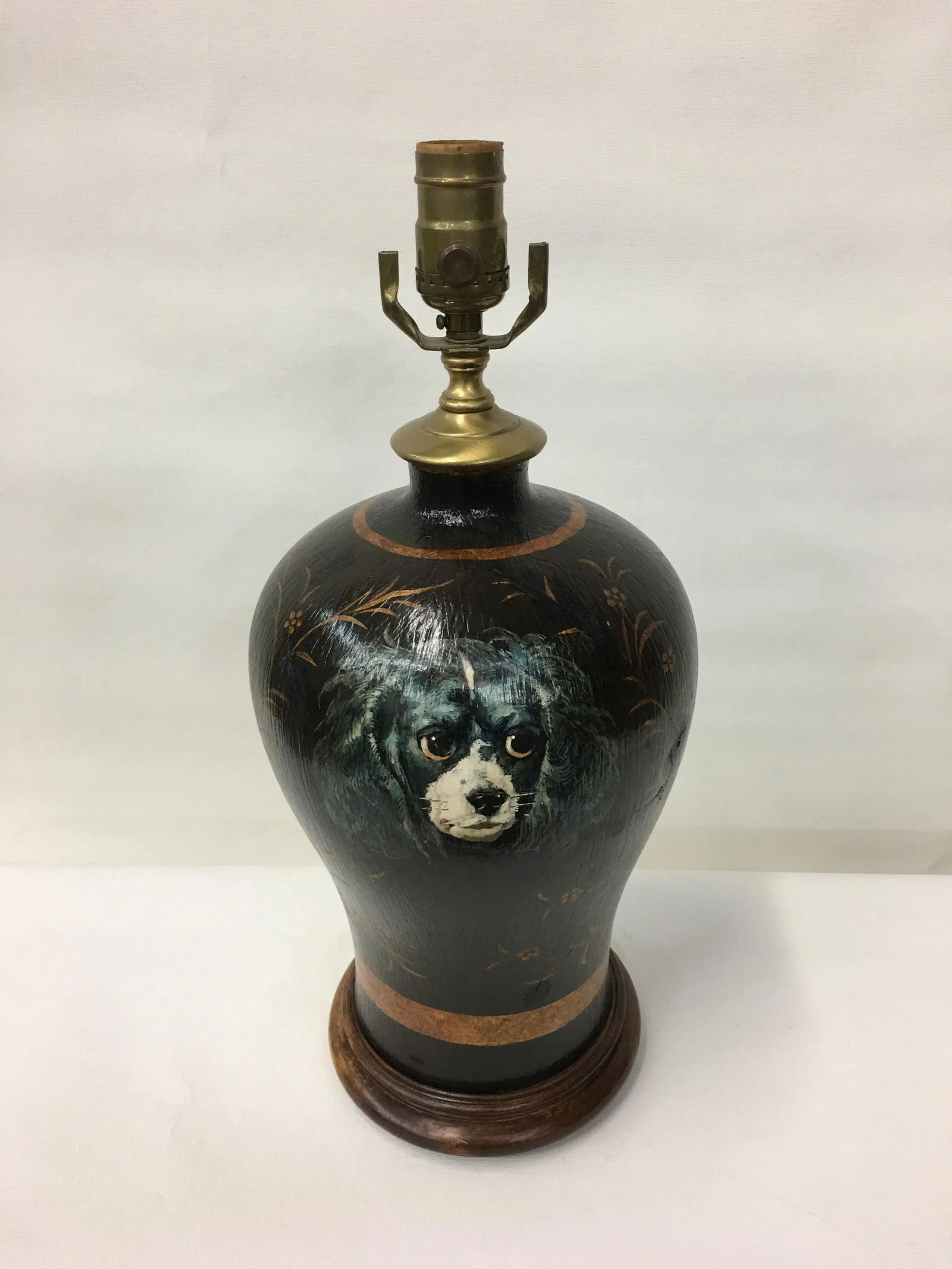 1960s English Traditional Hand Painted Porcelain Vase Table Lamp - 2