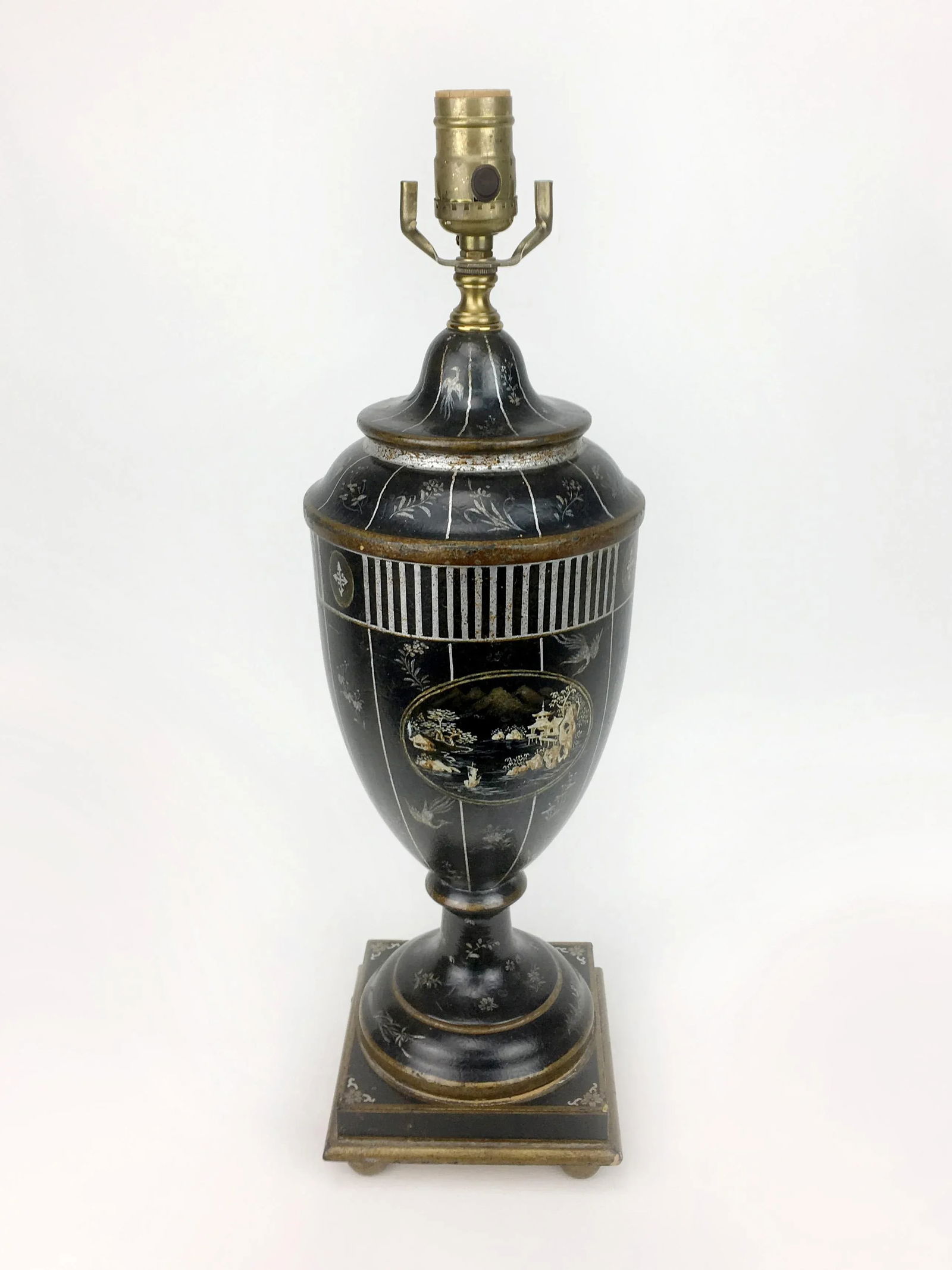 1980s Vintage Chelsea Classic Chinoserie Urn Lamp by Brunschwig & Fils - 2