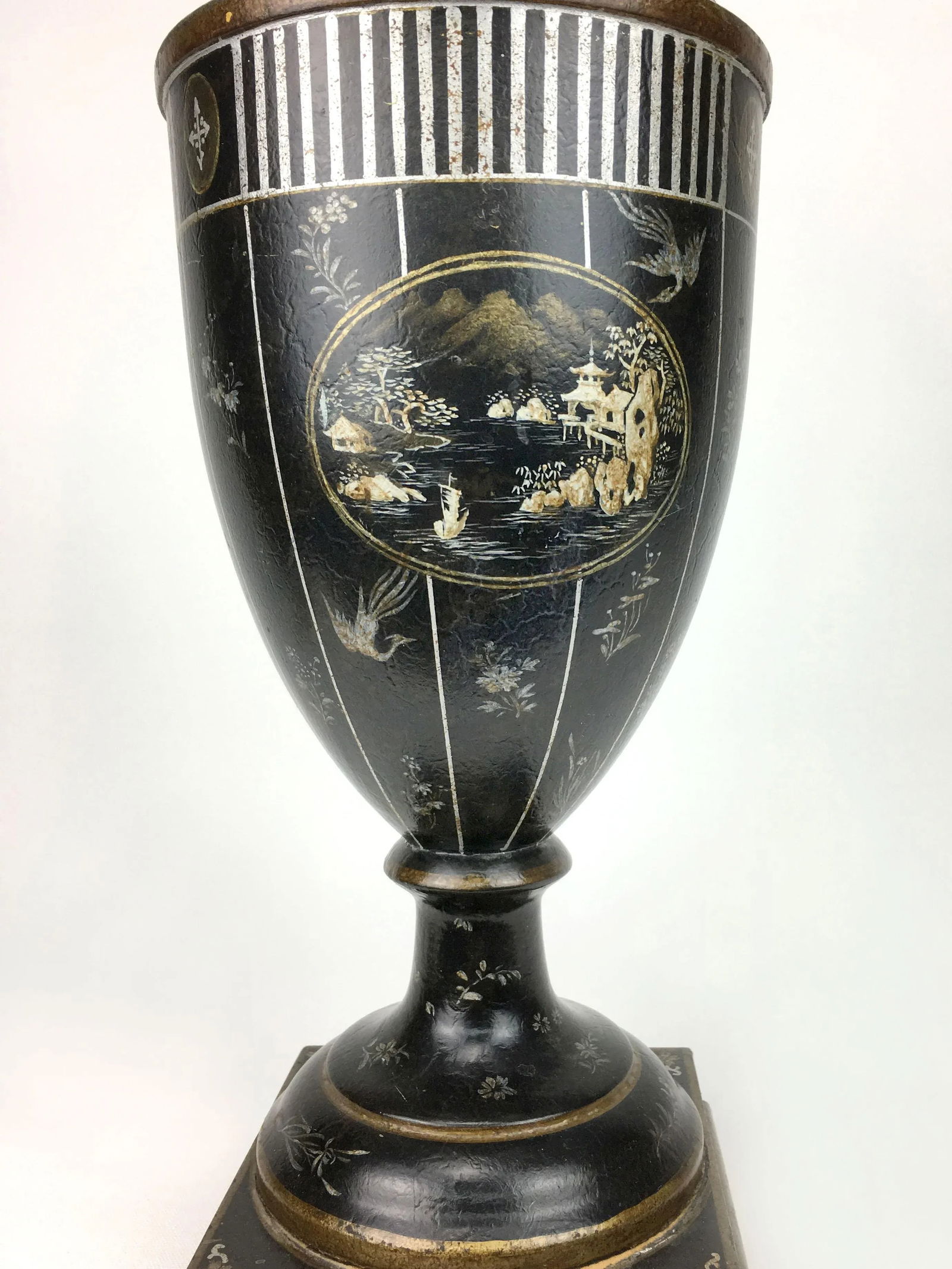 1980s Vintage Chelsea Classic Chinoserie Urn Lamp by Brunschwig & Fils - 4