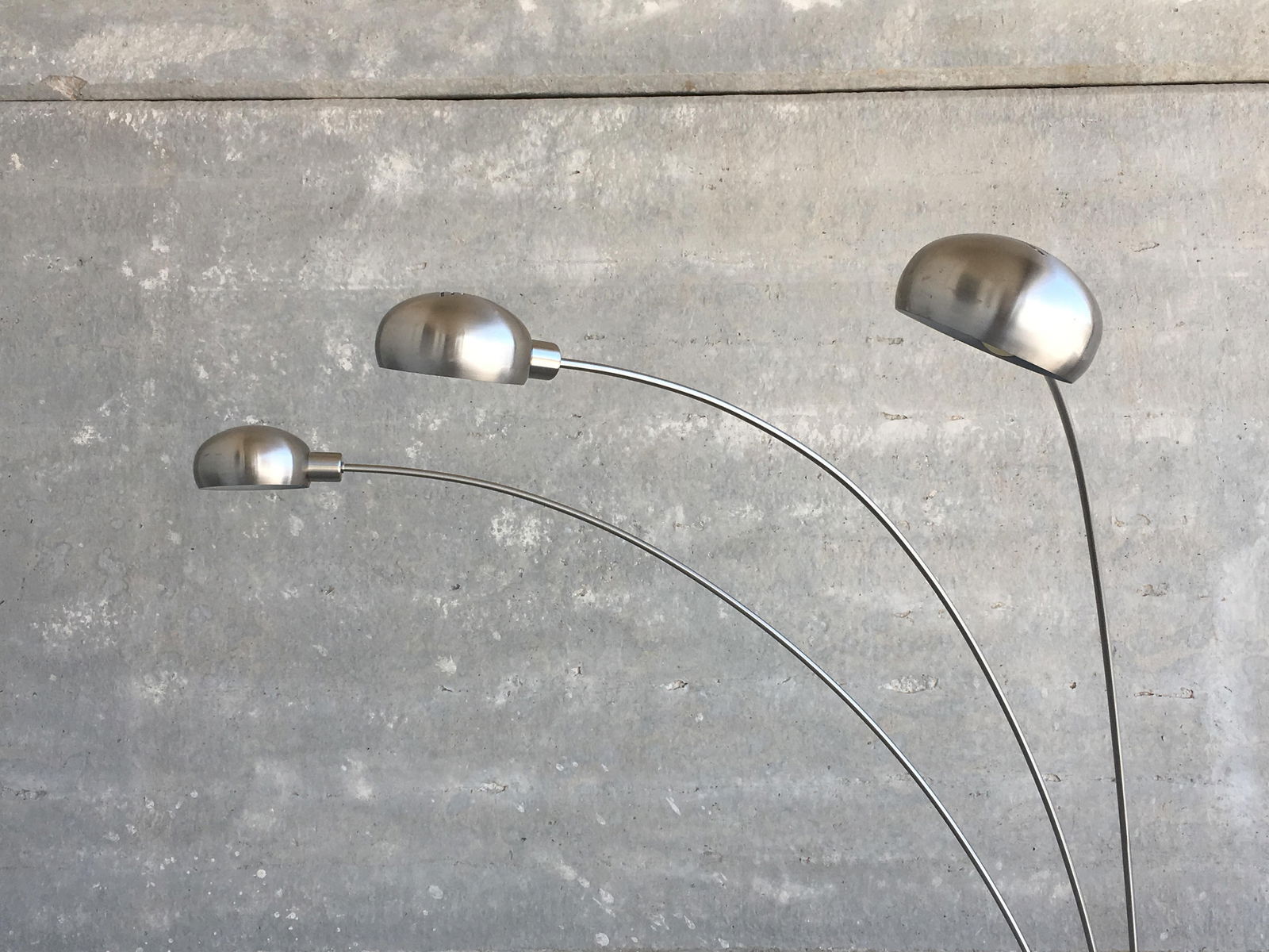 1970s Chrome Arc Design Lamp With Three Lights in Spherical lamp shades - 10