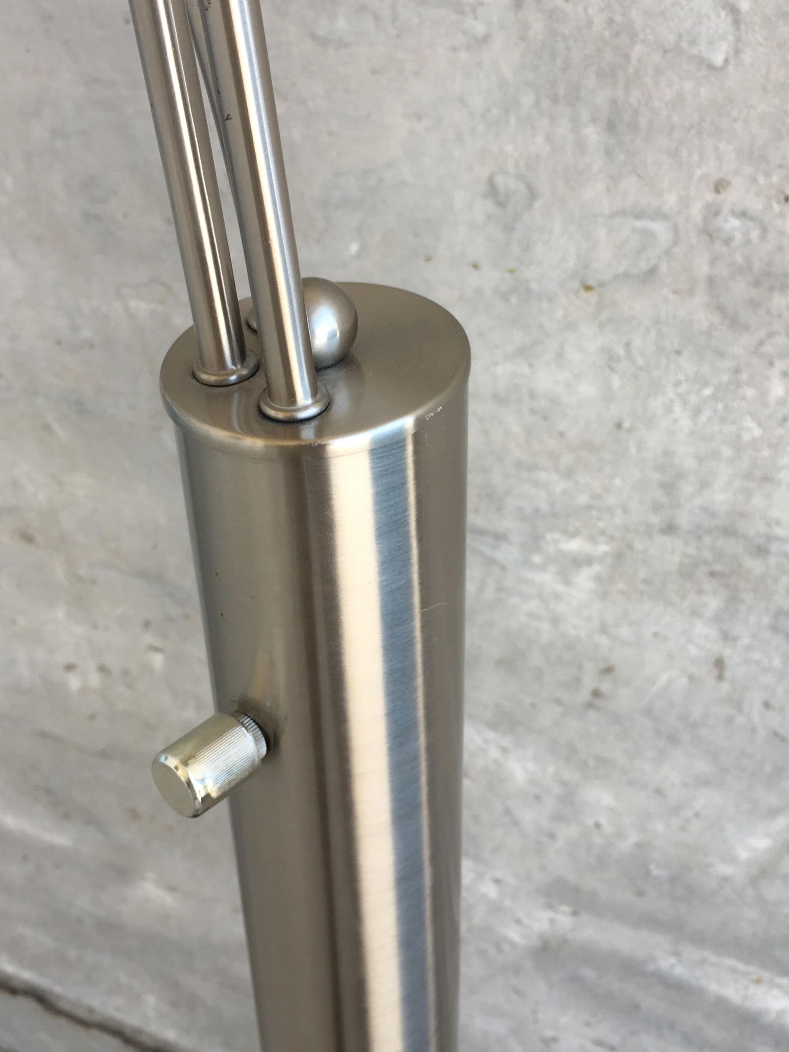 1970s Chrome Arc Design Lamp With Three Lights in Spherical lamp shades - 4