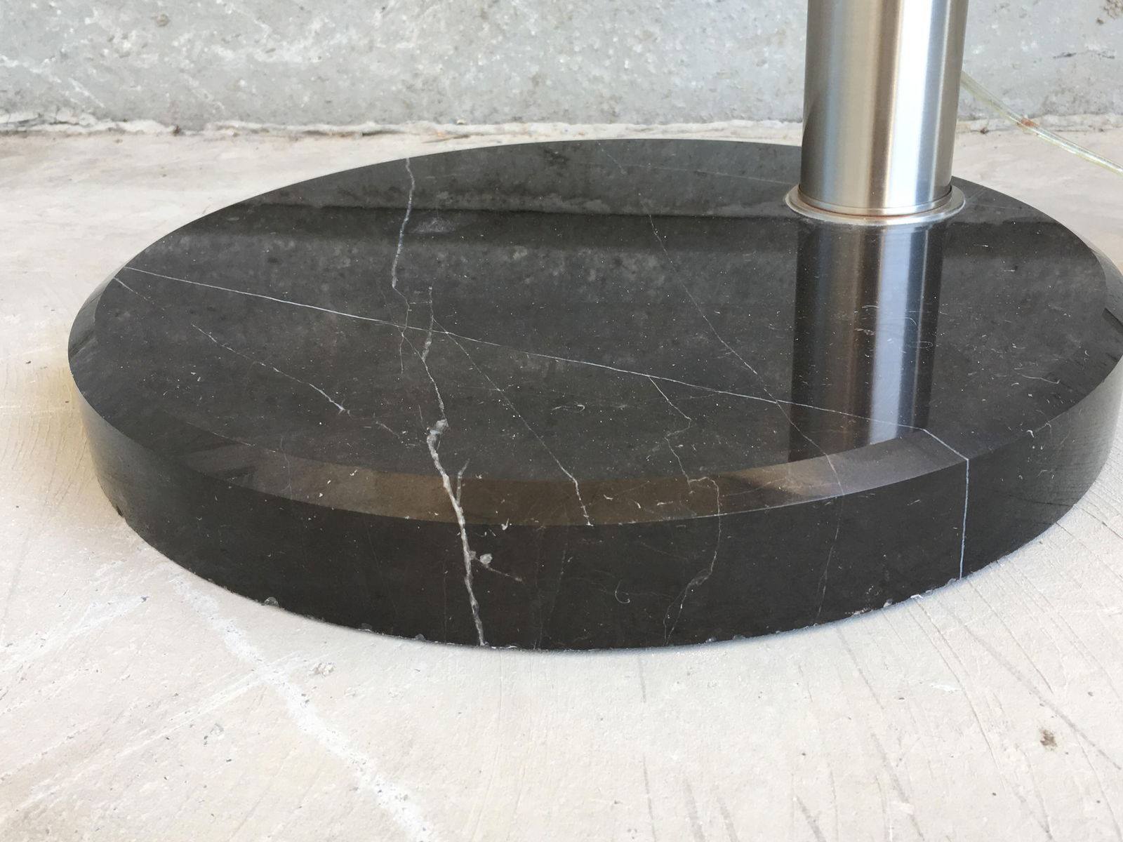 1970s Chrome Arc Design Lamp With Three Lights in Spherical lamp shades - 9