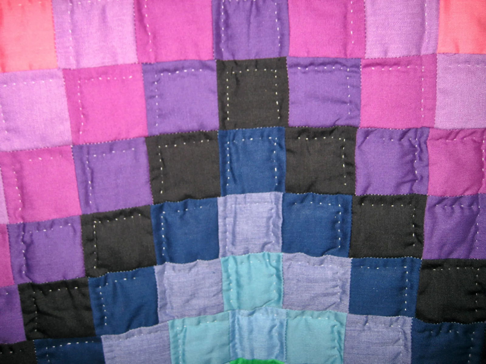 Large Diamond Shape Mid Century Amish Quilt - 3