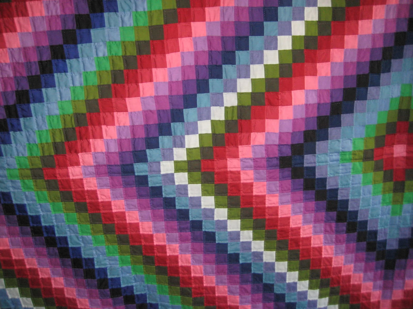 Large Diamond Shape Mid Century Amish Quilt - 4