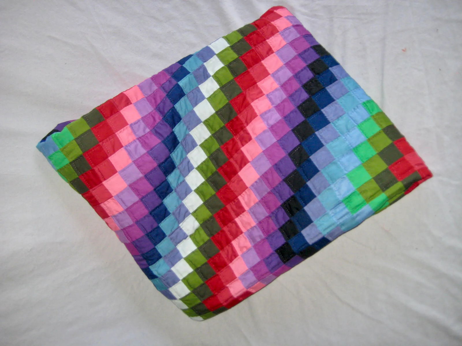 Large Diamond Shape Mid Century Amish Quilt - 6