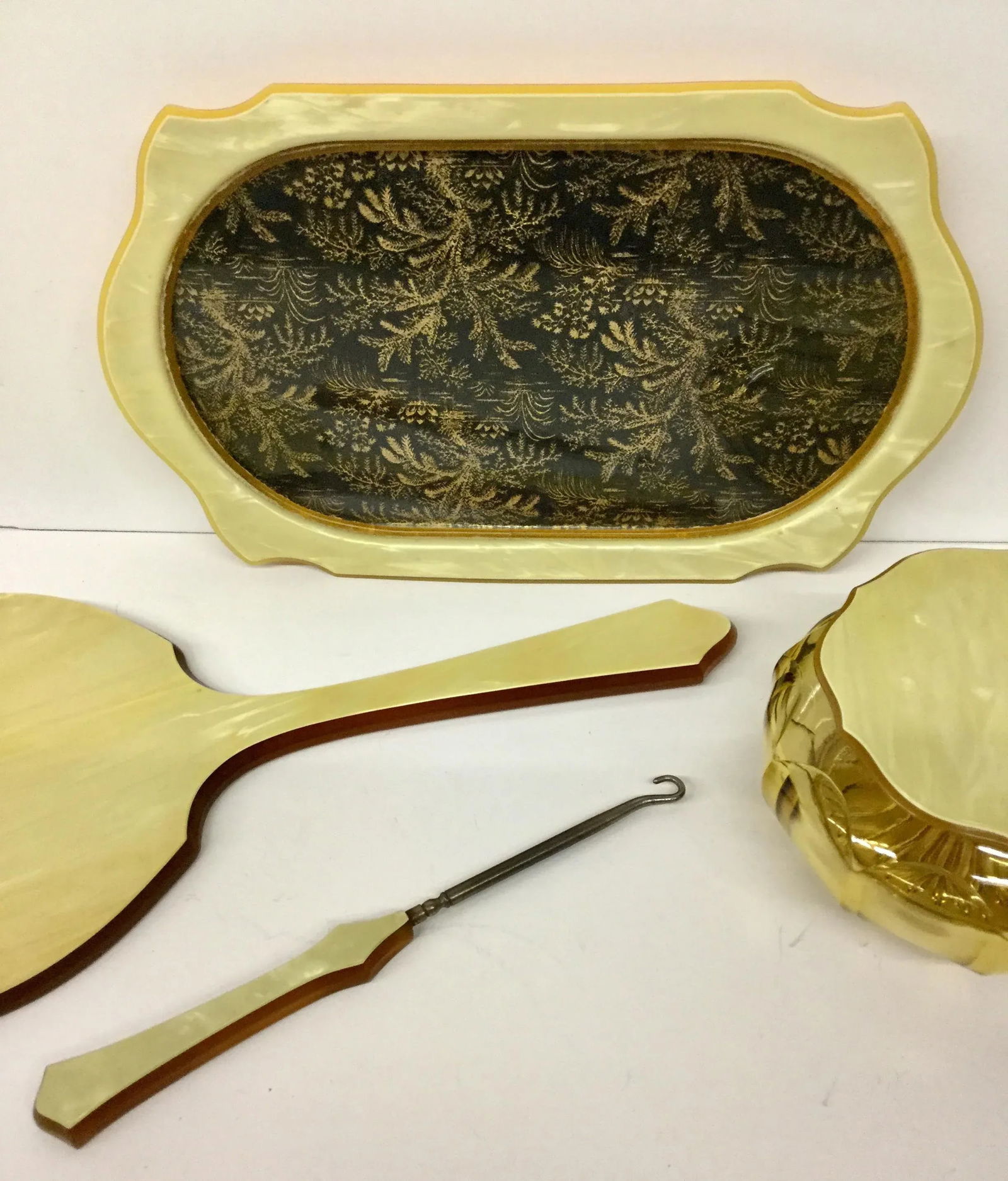 1950s Vintage Bakelite Vanity Set- 4 Pieces - 11
