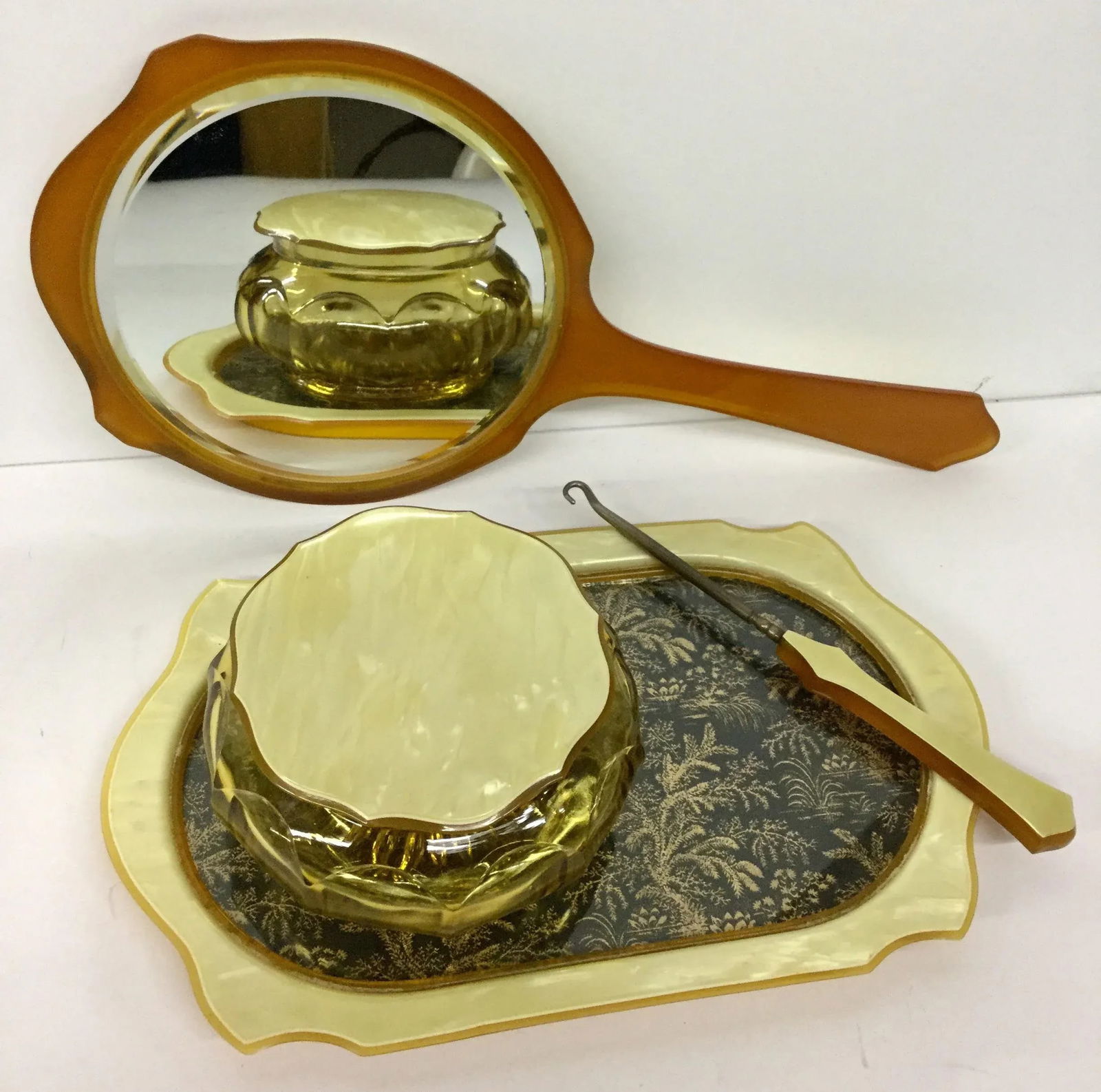 1950s Vintage Bakelite Vanity Set- 4 Pieces - 13