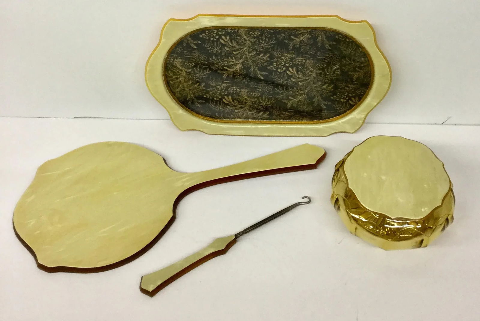 1950s Vintage Bakelite Vanity Set- 4 Pieces - 2