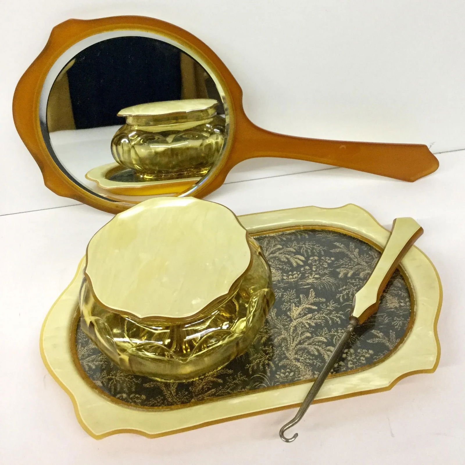 1950s Vintage Bakelite Vanity Set- 4 Pieces - 5