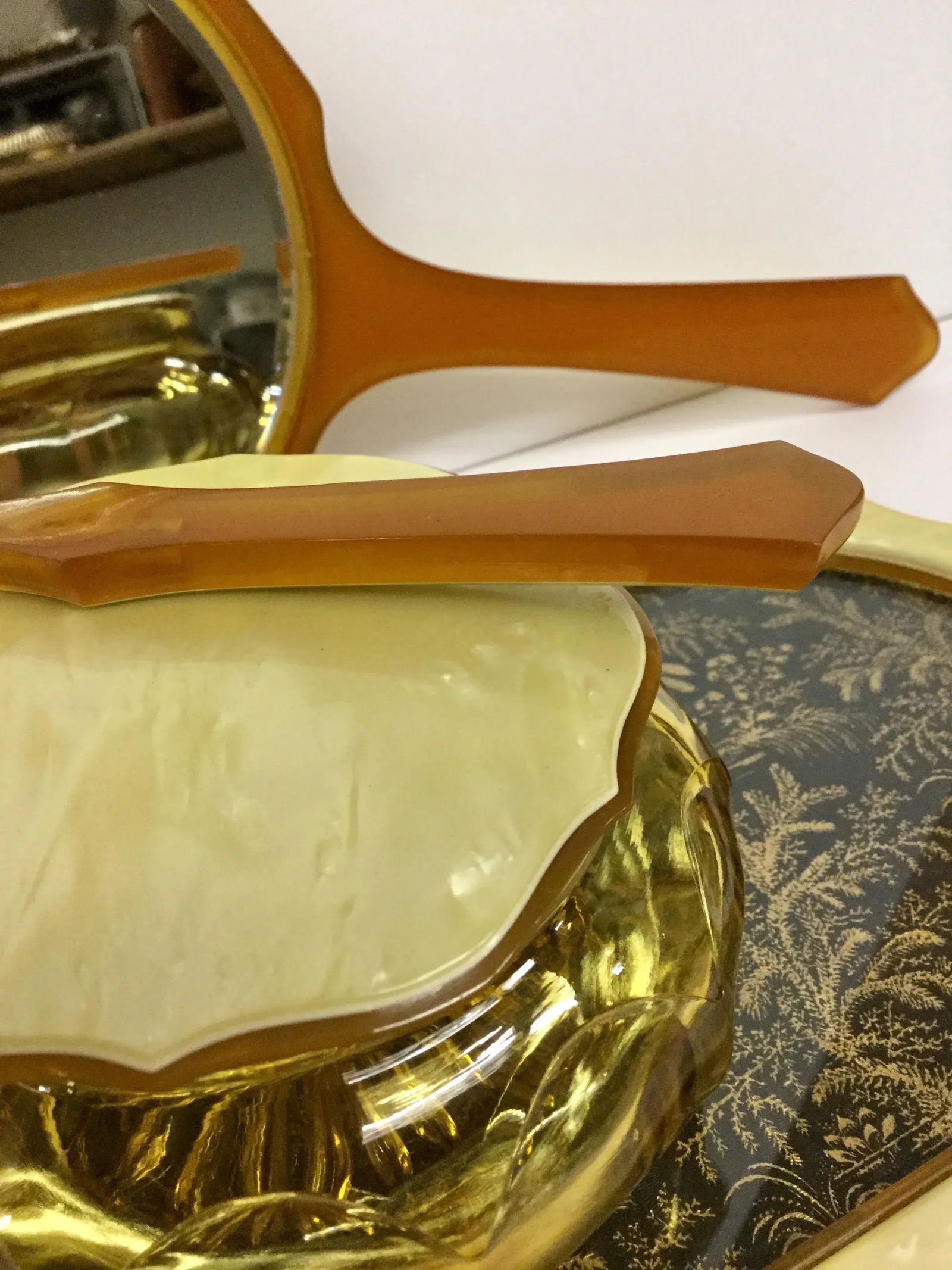 1950s Vintage Bakelite Vanity Set- 4 Pieces - 9