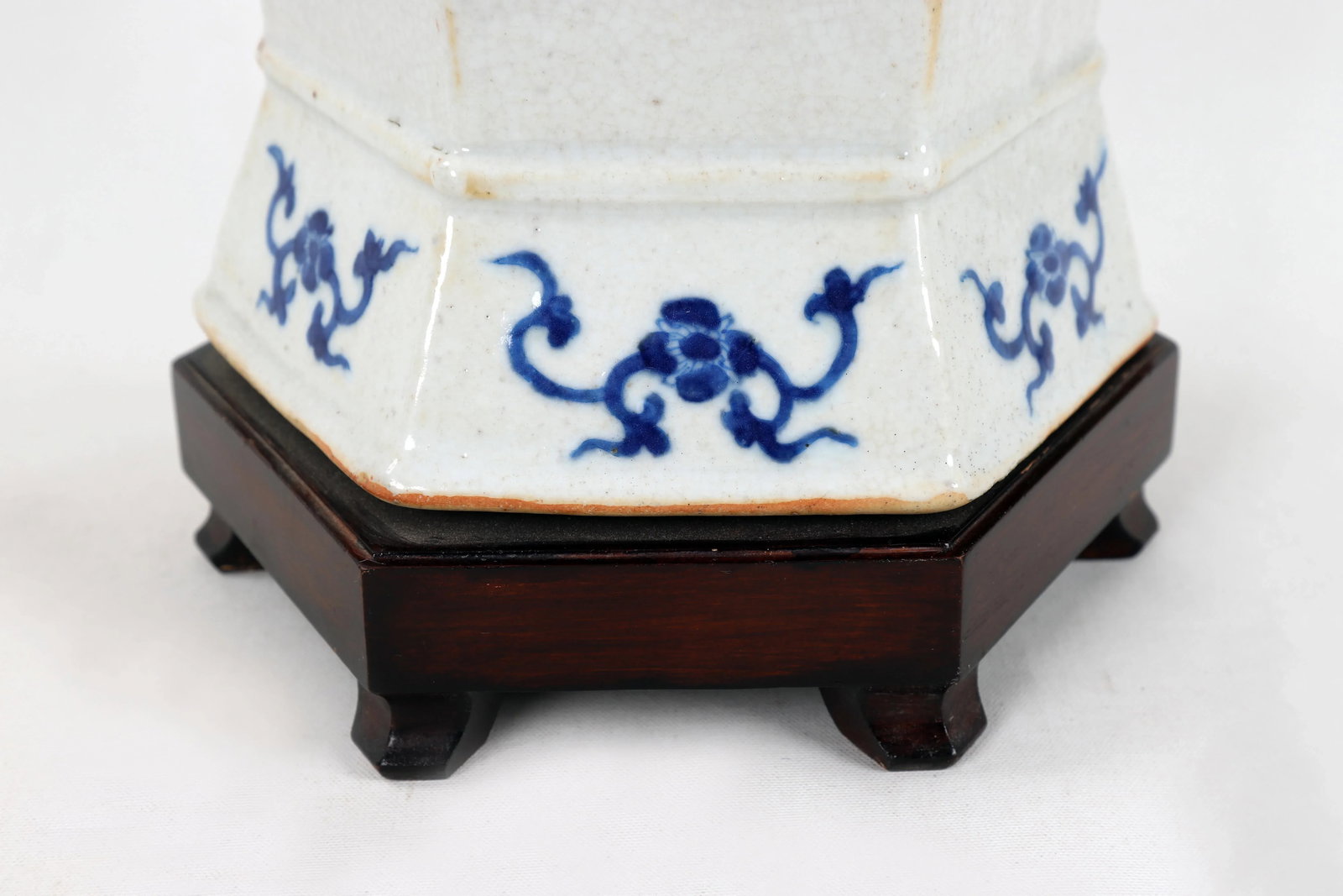 19th Century Chinese Qing Dynesty Double Bulb Pull Switch Hexagonal Blue & White Porcelain Lamp With - 12