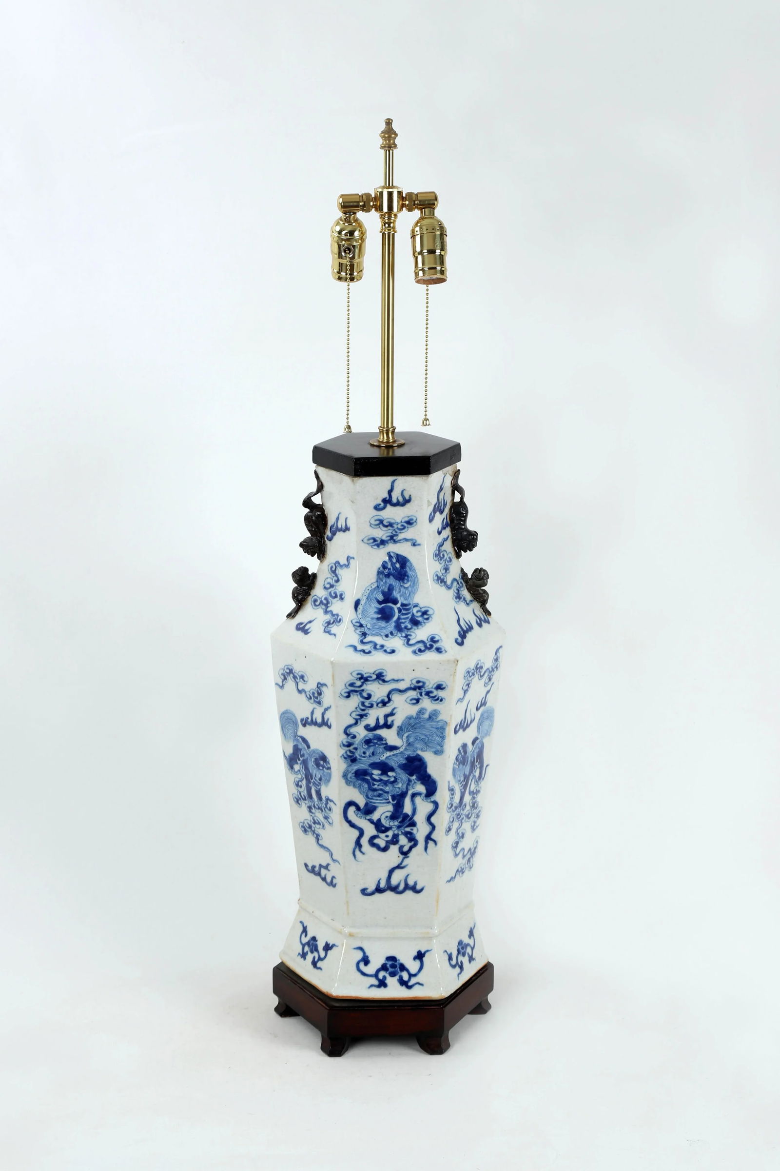 19th Century Chinese Qing Dynesty Double Bulb Pull Switch Hexagonal Blue & White Porcelain Lamp With - 2