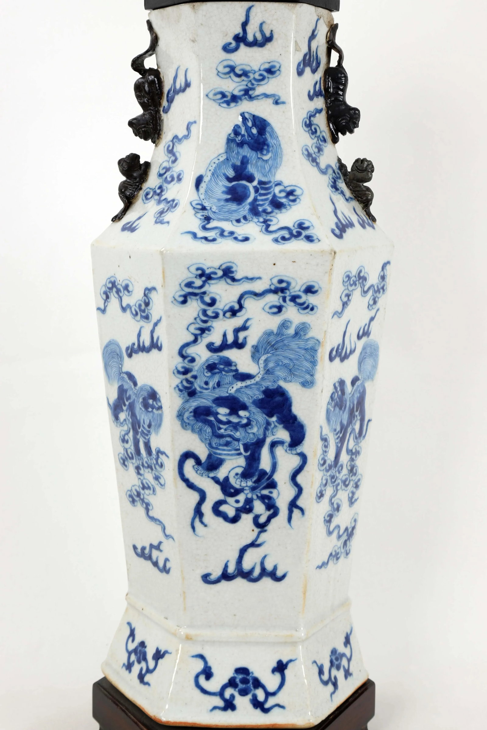 19th Century Chinese Qing Dynesty Double Bulb Pull Switch Hexagonal Blue & White Porcelain Lamp With - 5