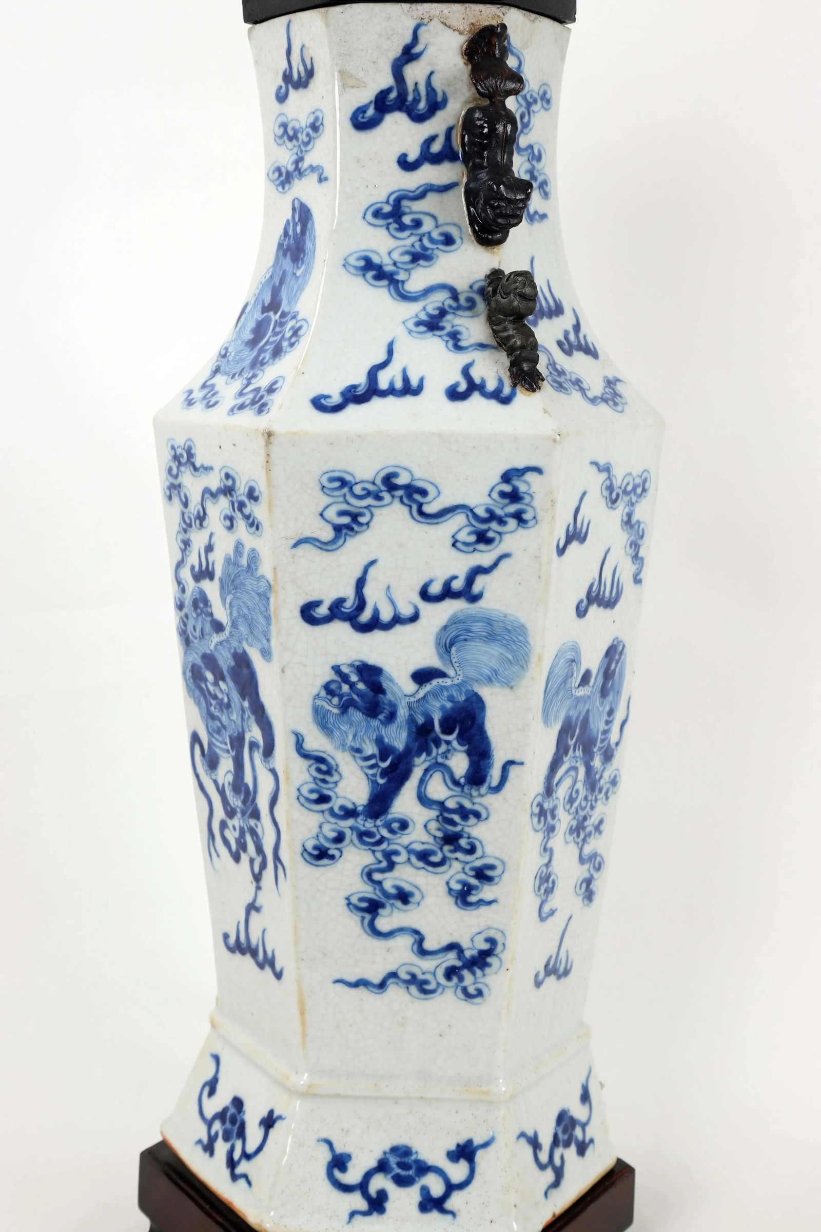 19th Century Chinese Qing Dynesty Double Bulb Pull Switch Hexagonal Blue & White Porcelain Lamp With - 7