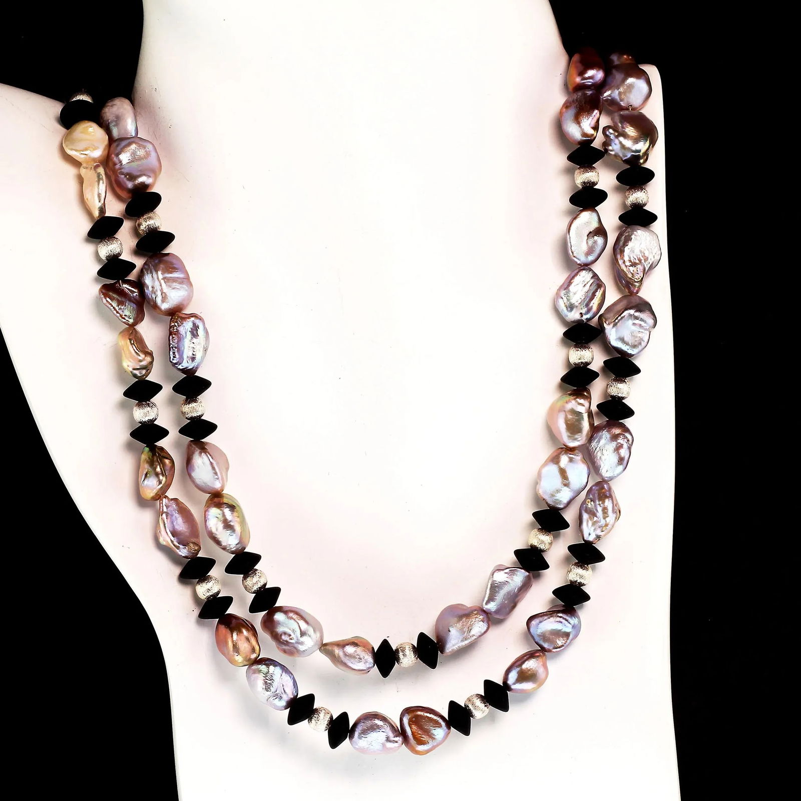 Long and Silvery Pearls and Black Onyx Necklace - 2
